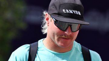 Bottas sets Mercedes expectation as F1 seat rival starts talks