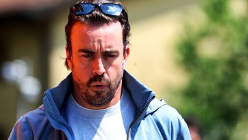 Fernando Alonso pays heartfelt tribute after death of long-time ally